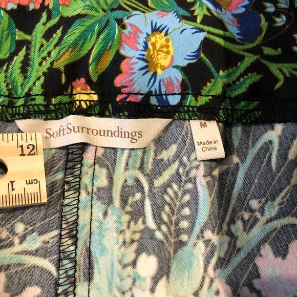 Soft Surroundings In Bloom Floral Slim Ankle Pants Sz M Pull On Stretch Casual - Picture 3 of 15